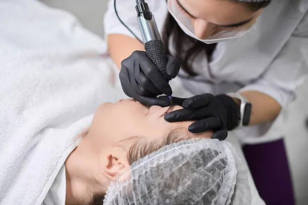 Micropigmentation vs Microblading comparison showing natural hair stroke eyebrows