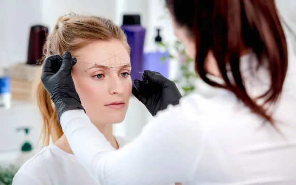 Micropigmentation vs Microblading eyebrow design adapted to facial features