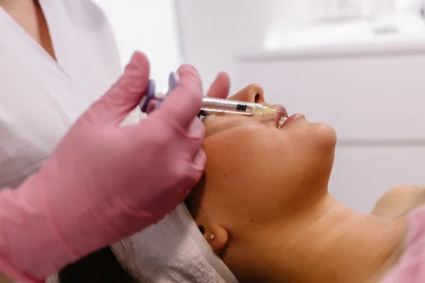 Demonstration of lip contouring with Botox in PRP Injection vs Botox context